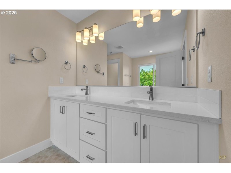 Owner's Suite Bathroom