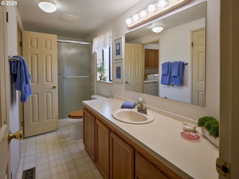 Bathroom, Attached