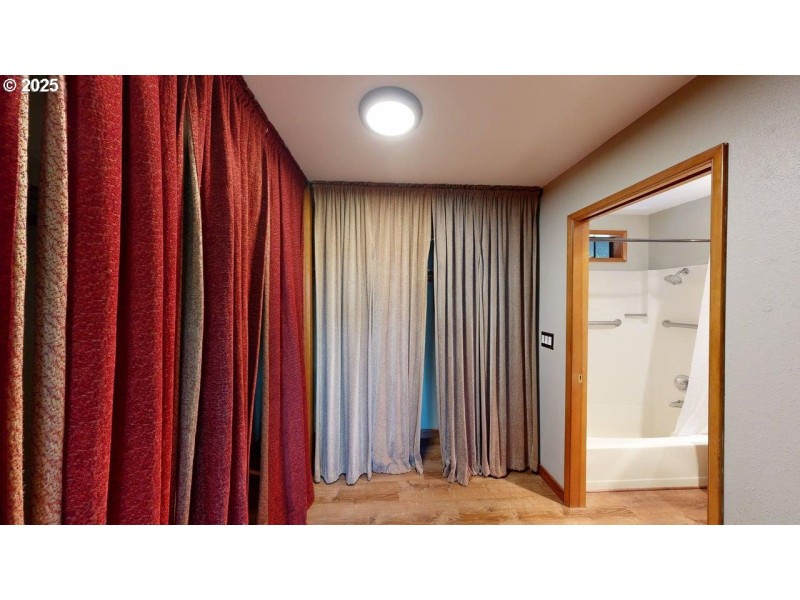 Bedroom, Primary