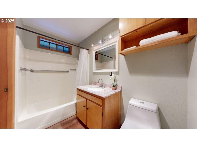 Bathroom, Attached