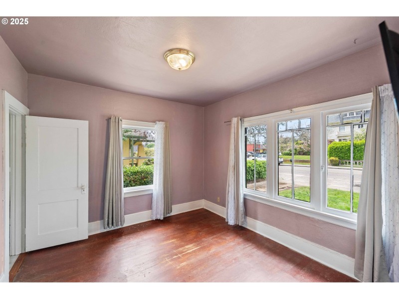 Bedroom, Primary