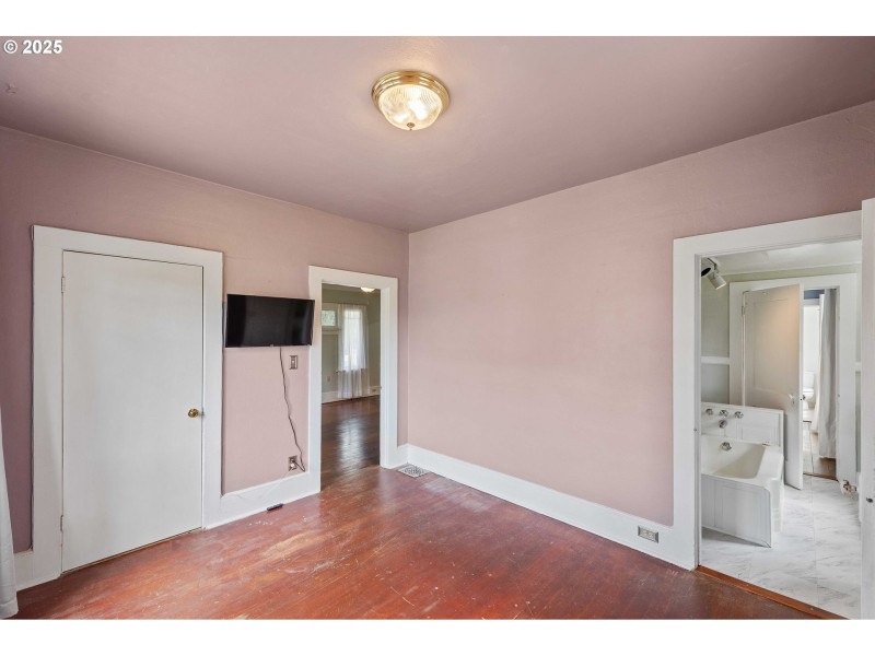 Bedroom, Primary