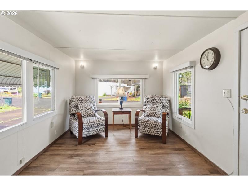 Living Room/Entrance