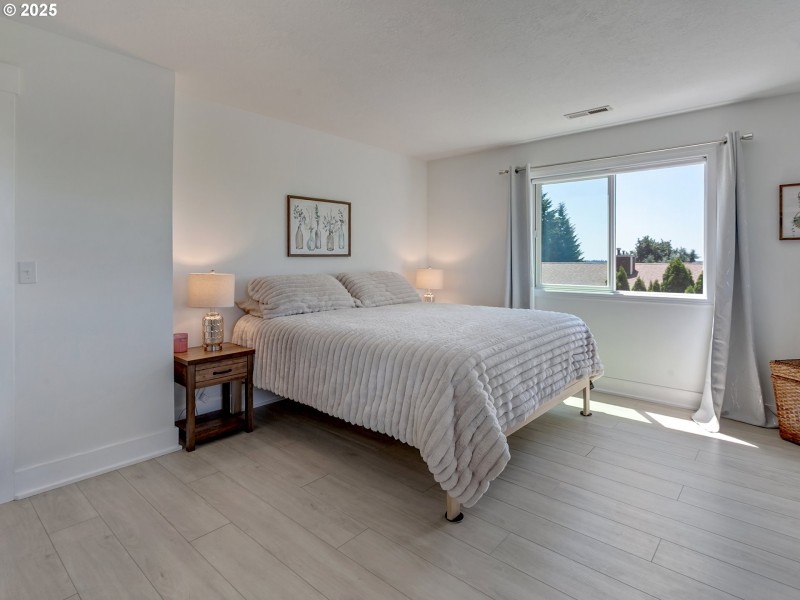 Bedroom, Primary