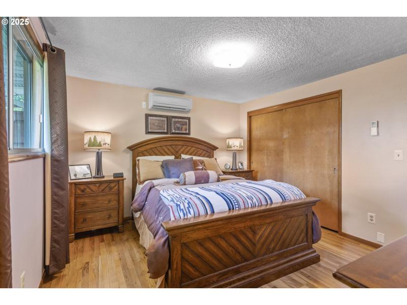 Bedroom, Primary