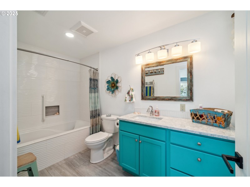 Bathroom, Attached