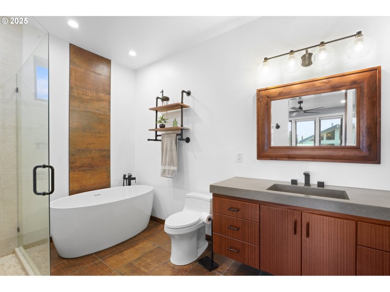 Bathroom, Attached