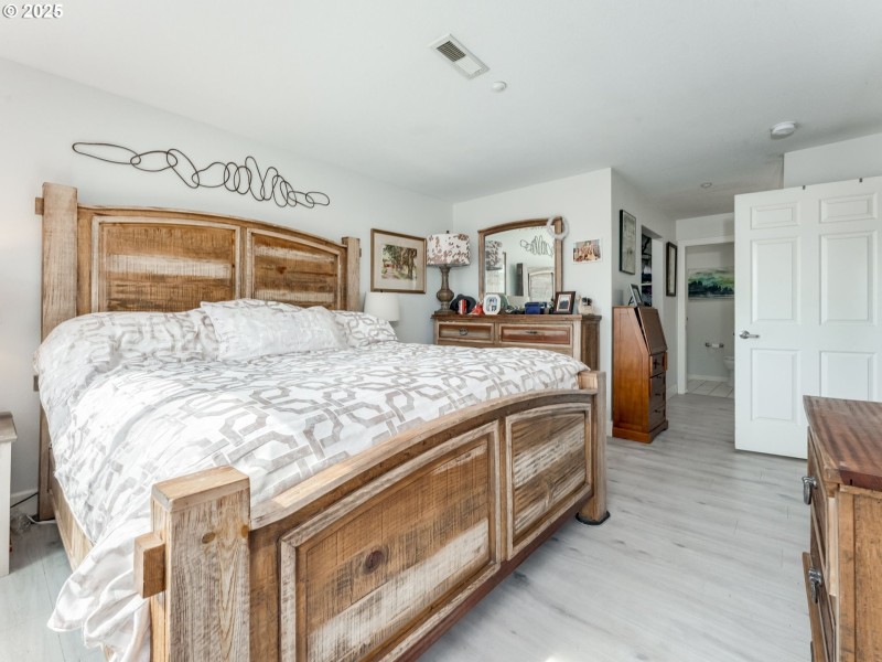 Bedroom, Primary