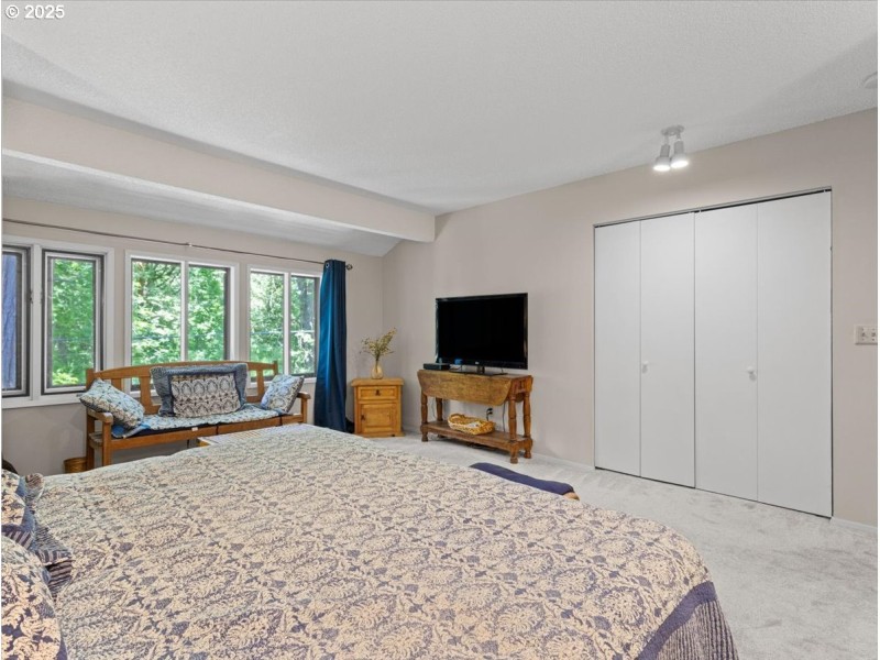 Bedroom, Primary