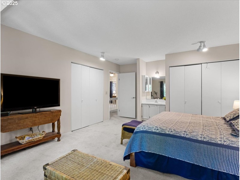 Bedroom, Primary