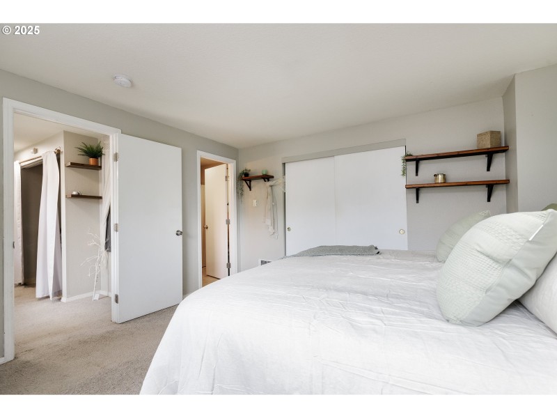 Bedroom, Primary