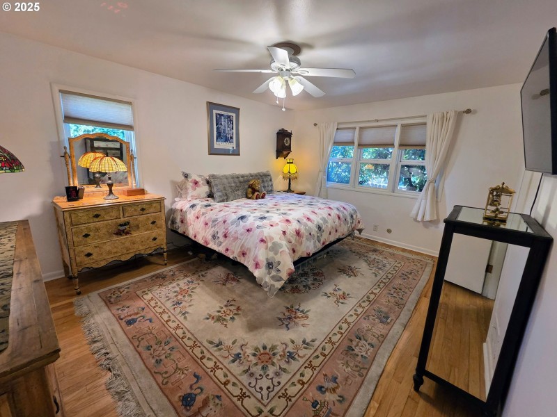 Bedroom, Primary