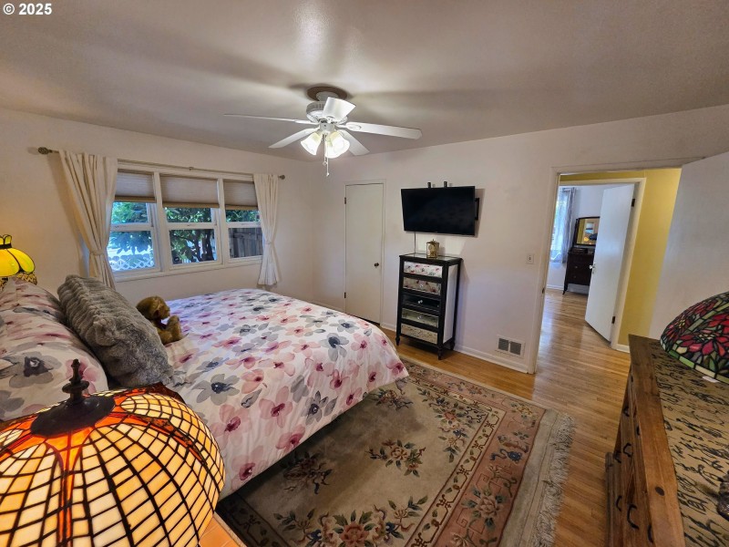 Bedroom, Primary