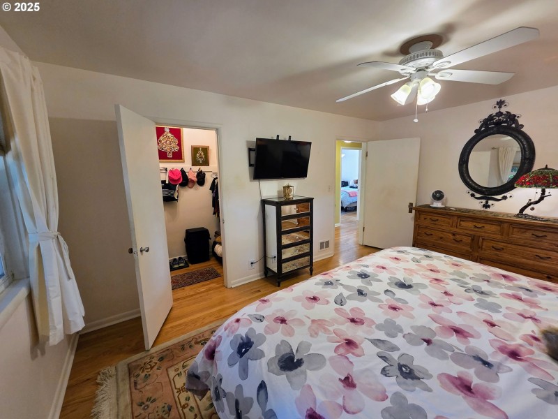 Bedroom, Primary