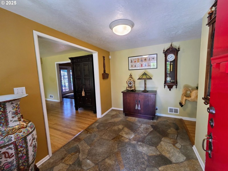 Entrance/Foyer