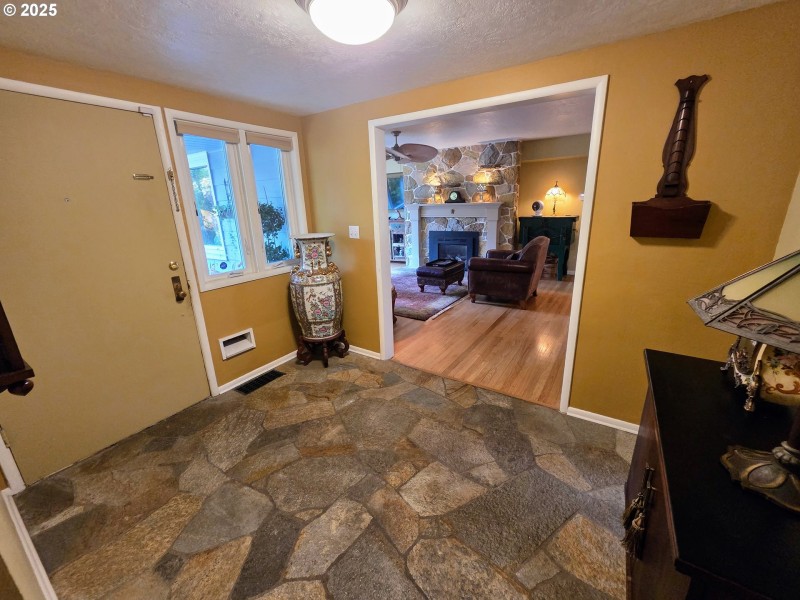 Entrance/Foyer