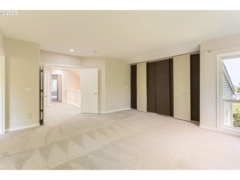 Bedroom, Primary