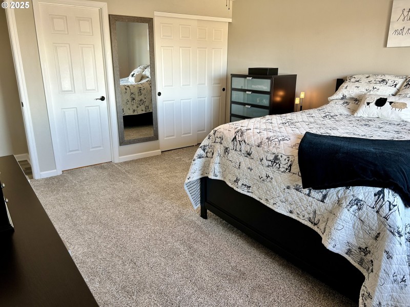 Bedroom, Primary