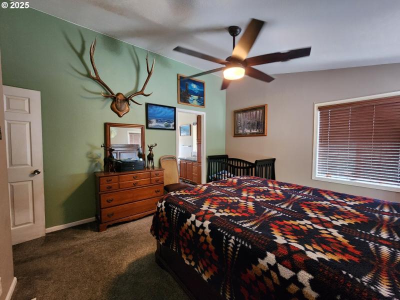 Bedroom, Primary