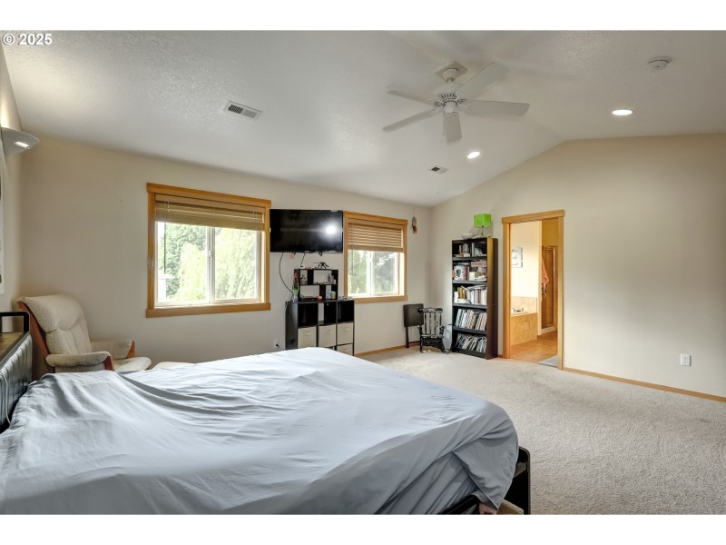 Bedroom, Primary