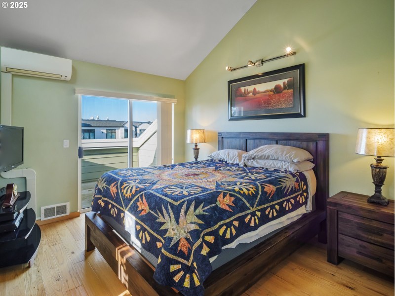 Bedroom, Primary