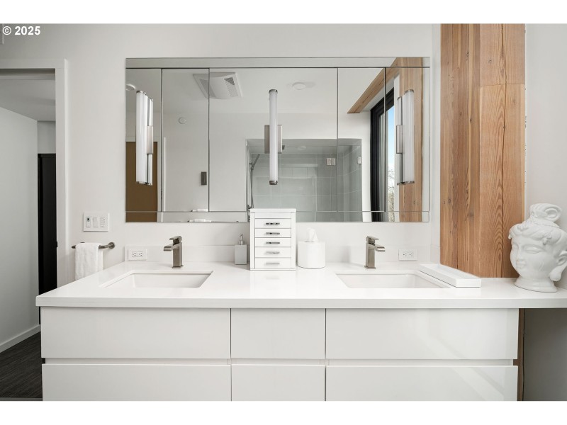 Bathroom, Attached