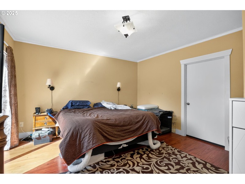 Bedroom, Primary