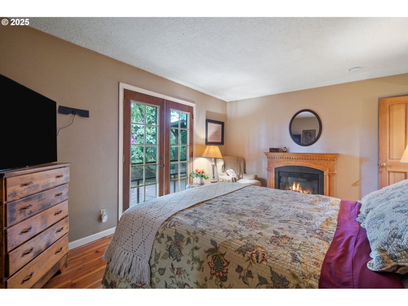 Bedroom, Primary