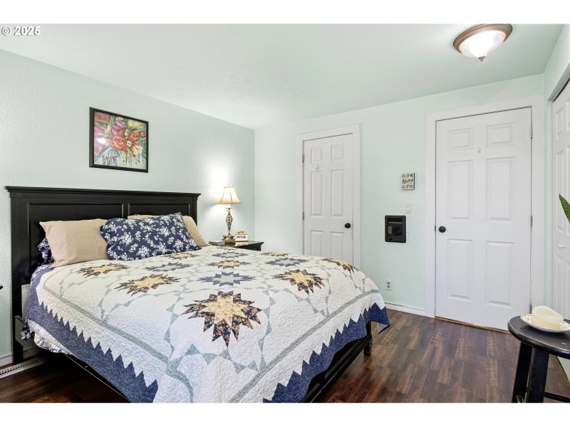 Bedroom, Primary