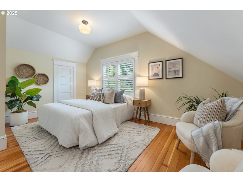 Bedroom, Primary