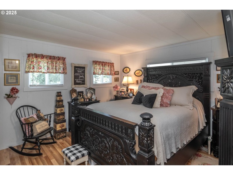 Bedroom, Primary