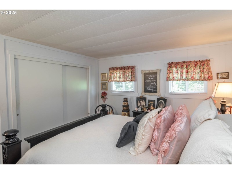 Bedroom, Primary