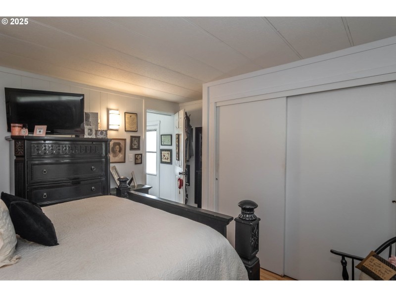 Bedroom, Primary