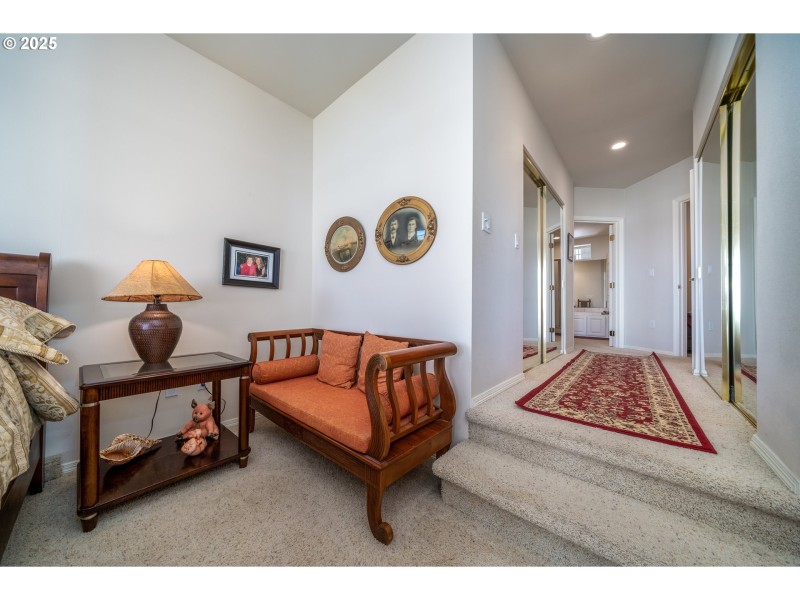 Bedroom, Primary