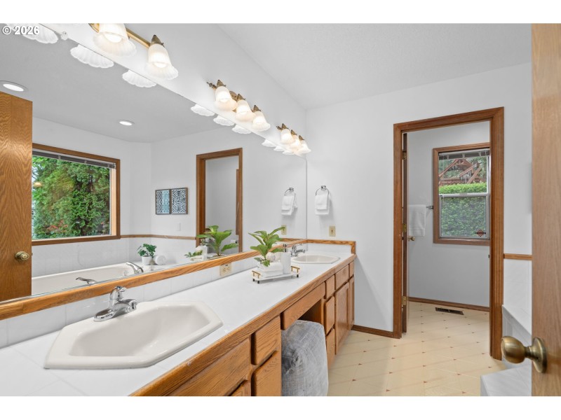 Owner's Suite Bathroom