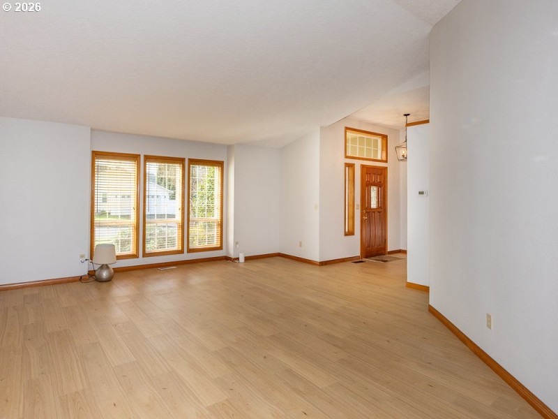 Living Room/Entrance