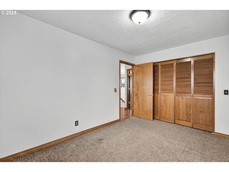 Bedroom, Primary