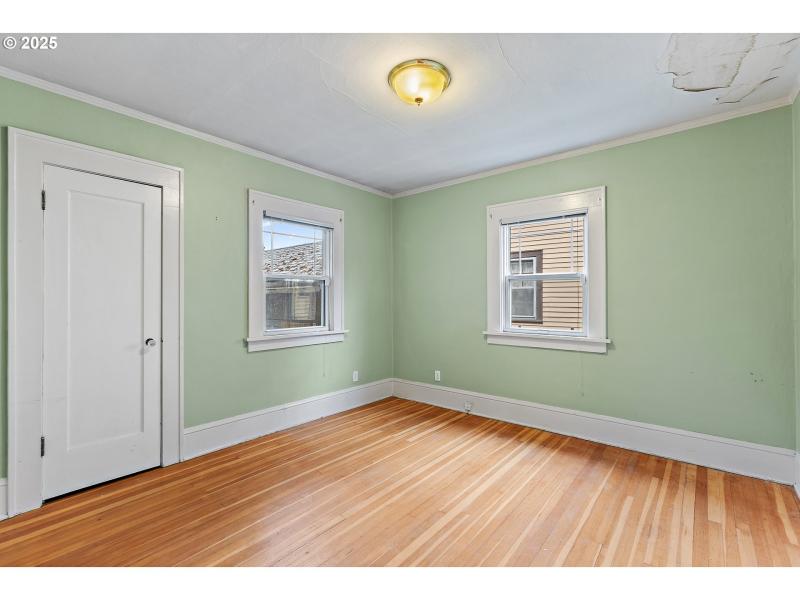 Bedroom, Primary