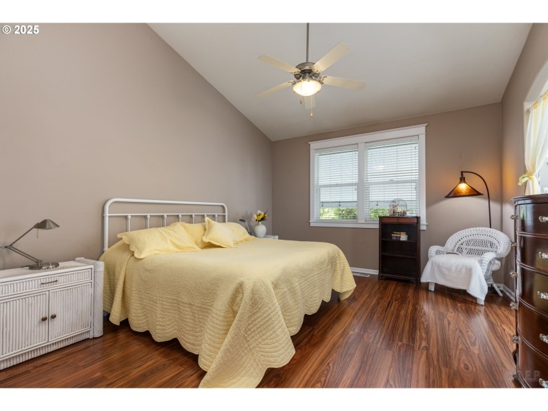 Bedroom, Primary