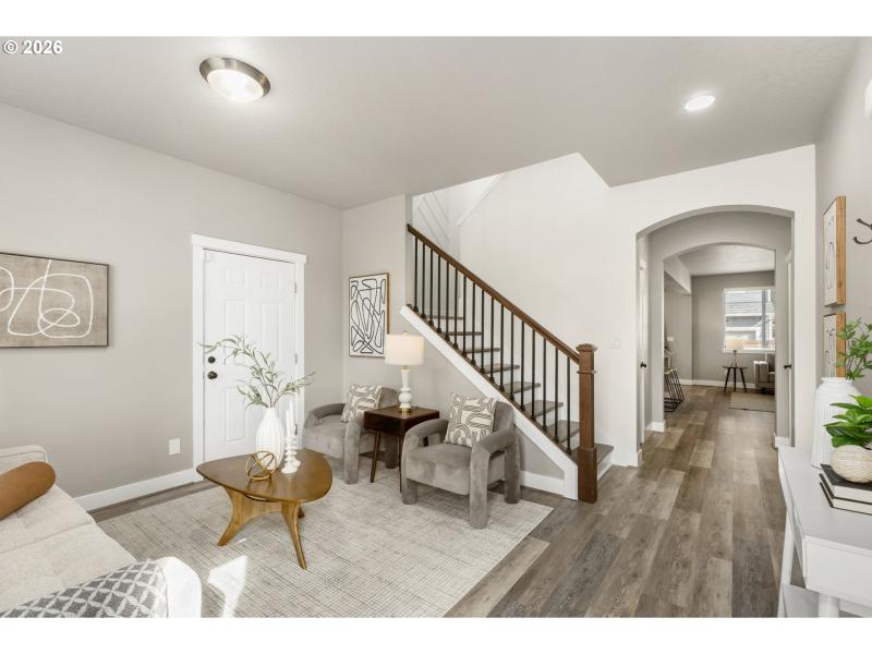 Living Room/Entrance