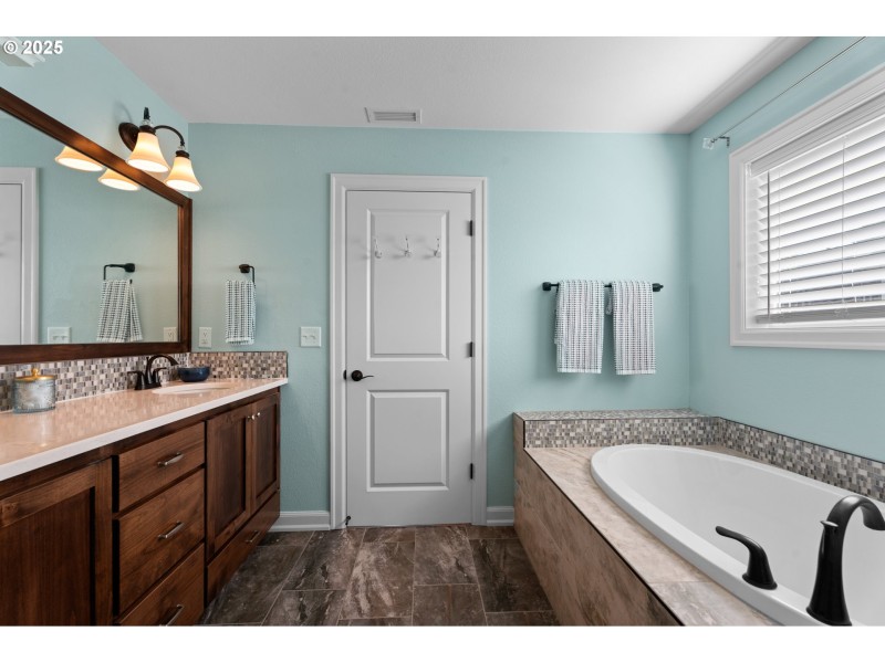 Owner's Suite Bathroom