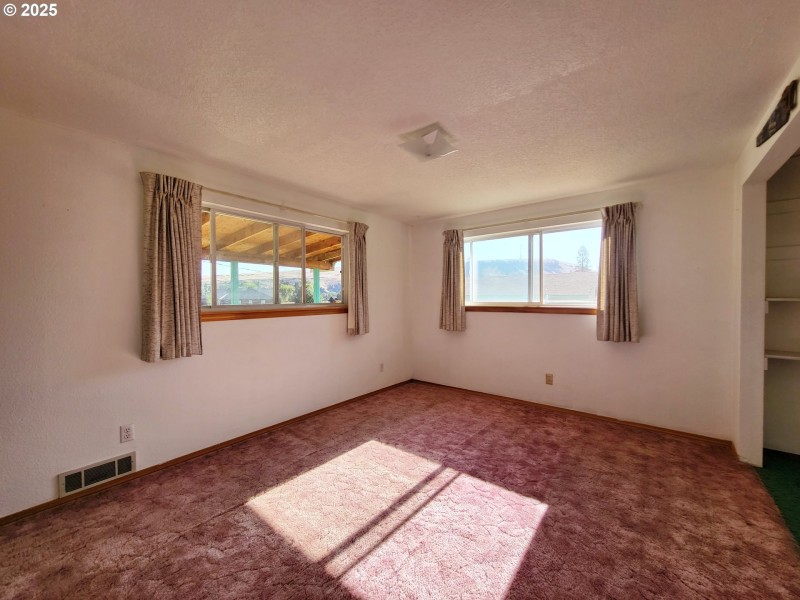 Bedroom, Primary