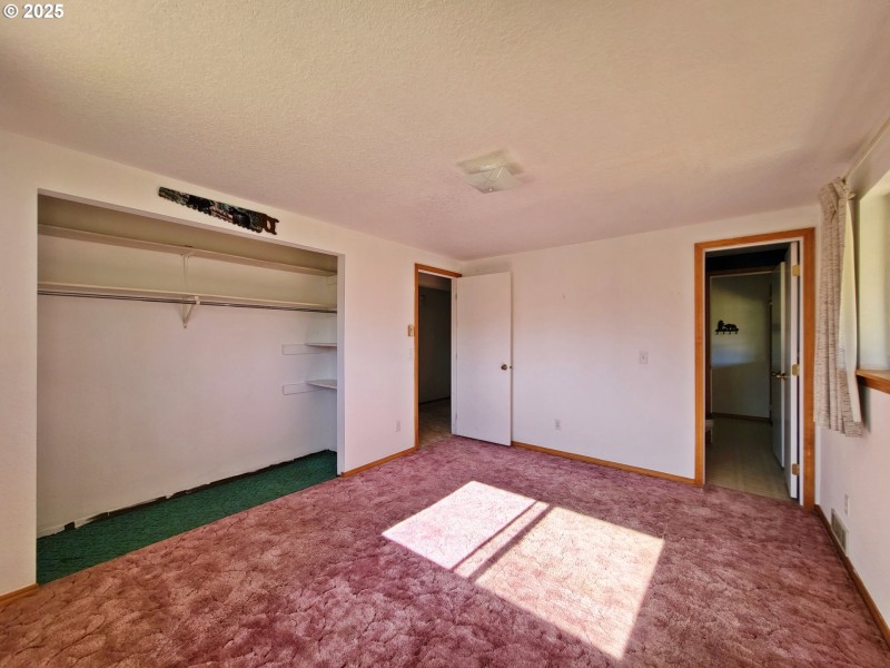 Bedroom, Primary