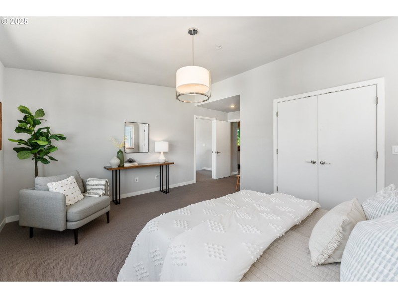 Bedroom, Primary