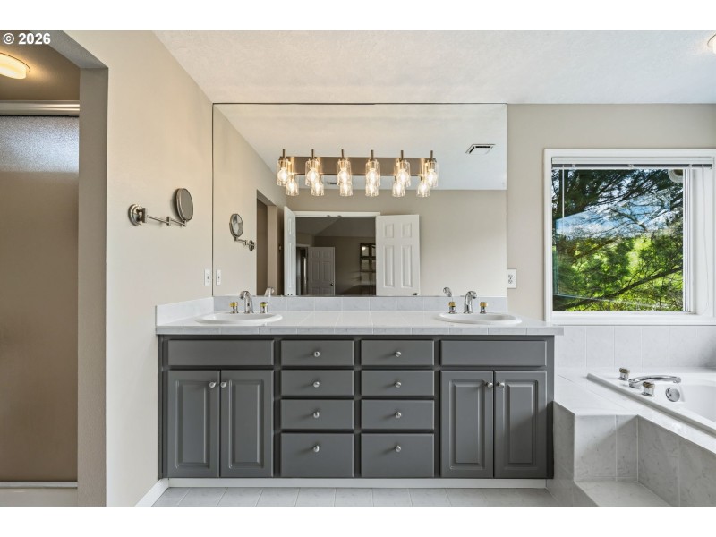 Owner's Suite Bathroom