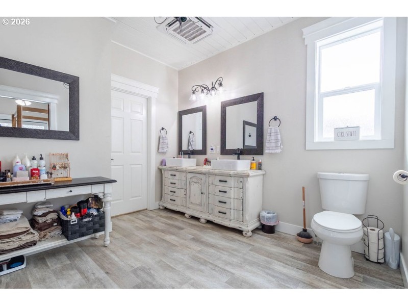 Owner's Suite Bathroom