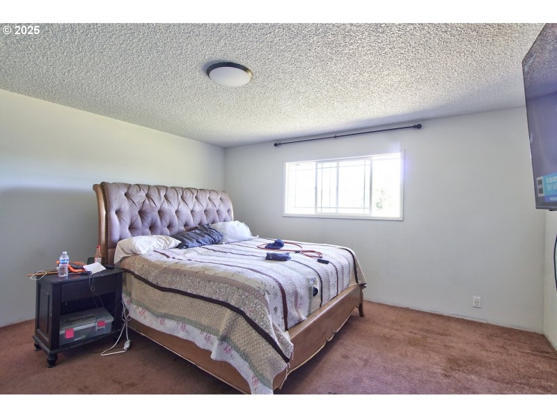 Bedroom, Primary