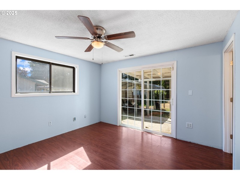 Bedroom, Primary
