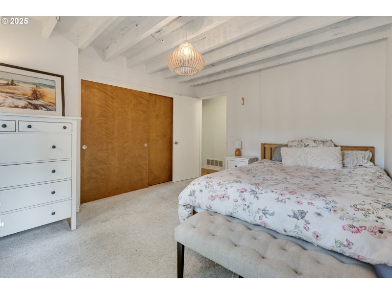 Bedroom, Primary