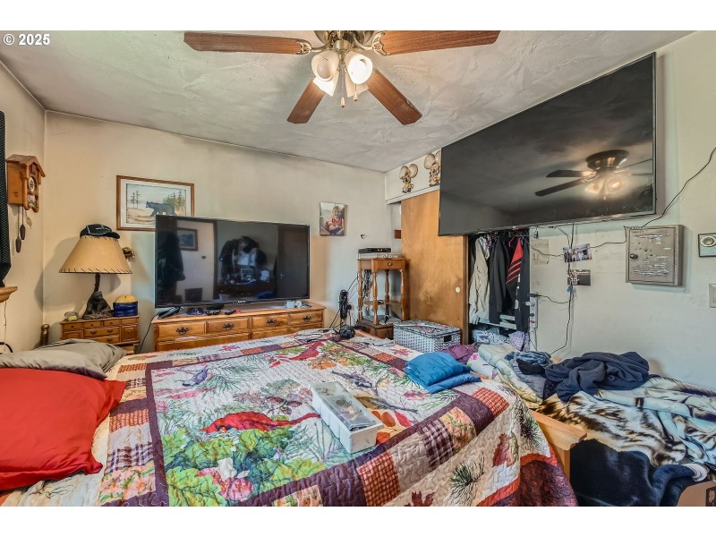 Bedroom, Primary